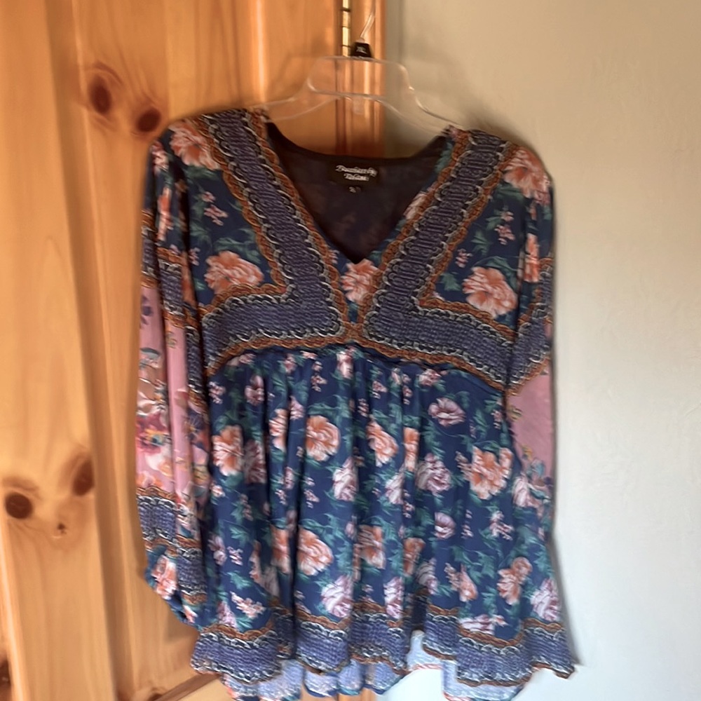 Feathers by tool Sonny size small chiffon BoHo blouse